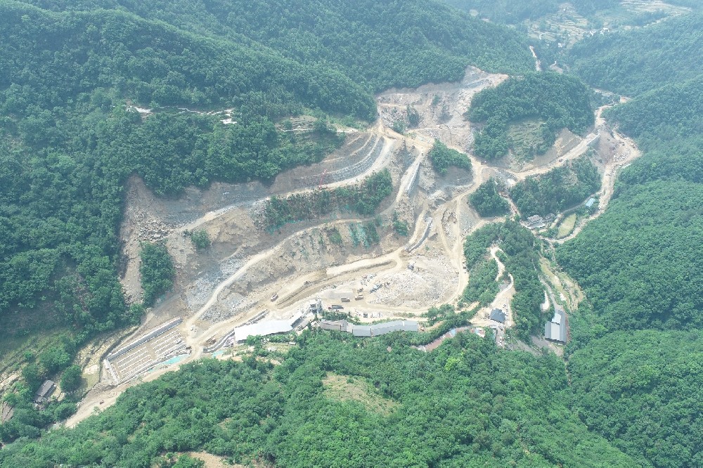 火力全開(kāi)！下月路項(xiàng)目建設(shè)駛?cè)搿翱燔嚨馈?></a>
            </div>
            
            <div   id=